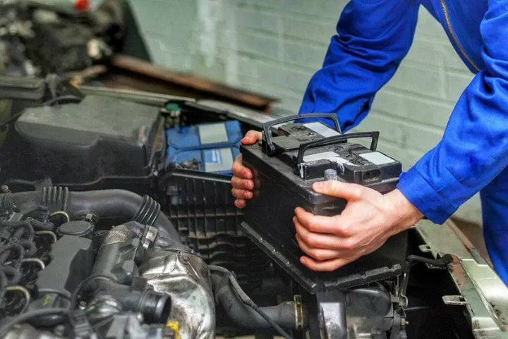 Можно ли устанавливать аккумулятор большей ёмкости на автомобиль: мифы и реальность