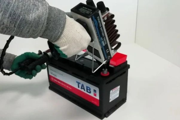 Нагрузочная вилка для аккумулятора: что это, как пользоваться, расшифровка показаний