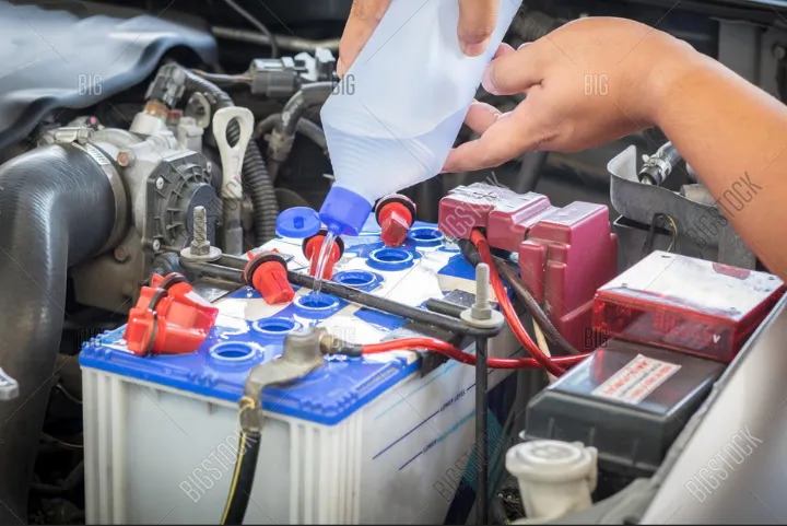 Проверка уровня электролита